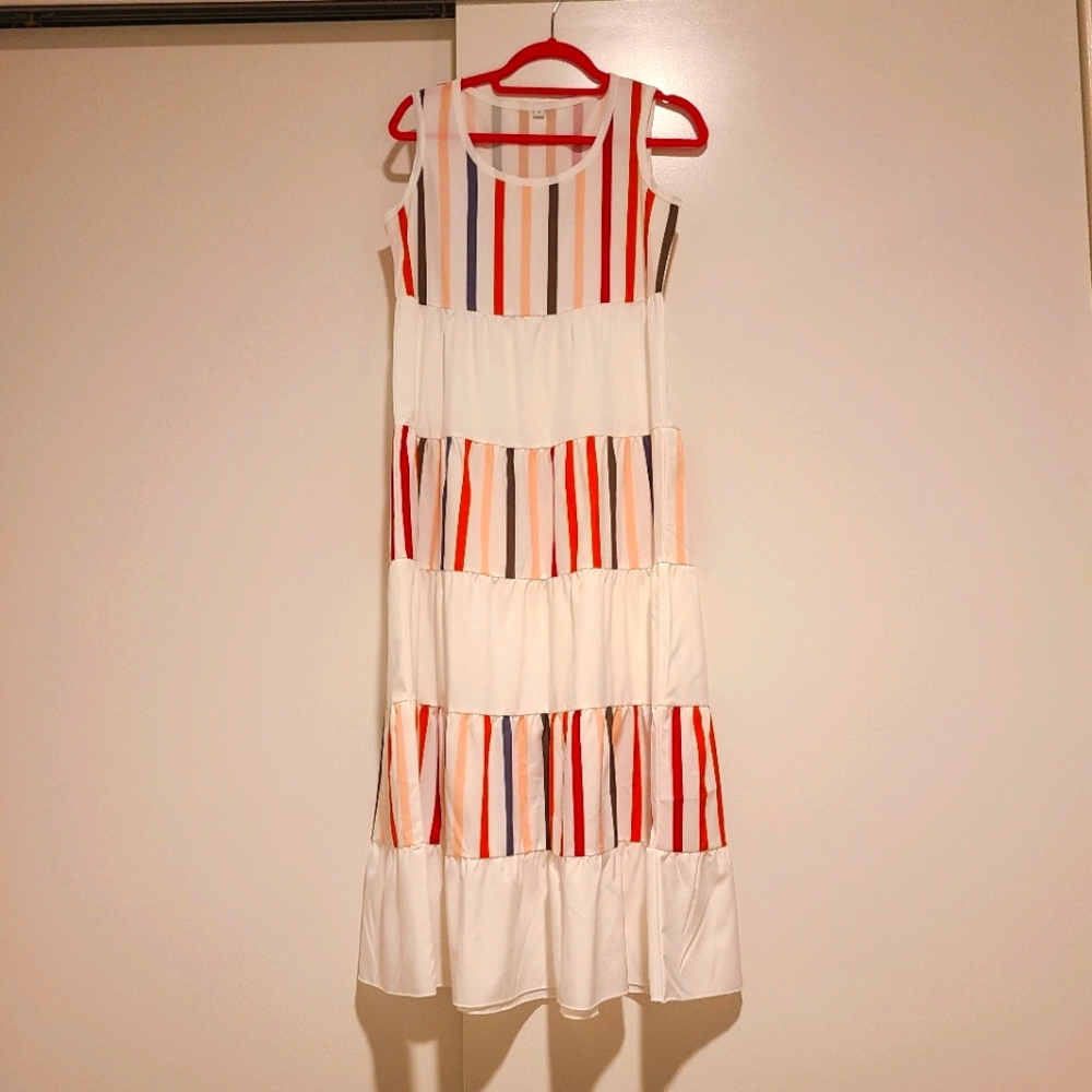 NWOT Taylor Fashion maxi tiered dress